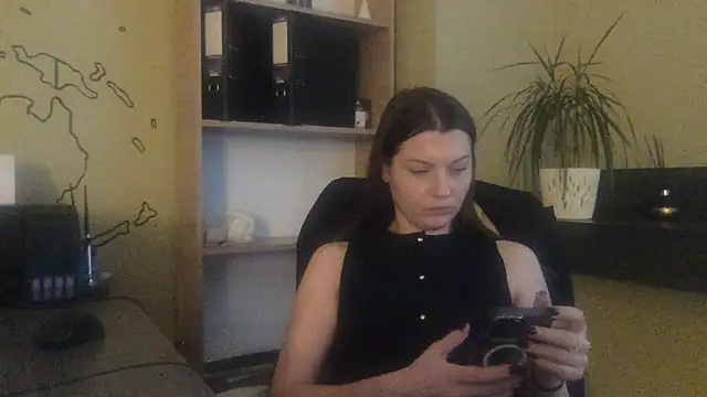 DollyRoma online show from 11.25.25