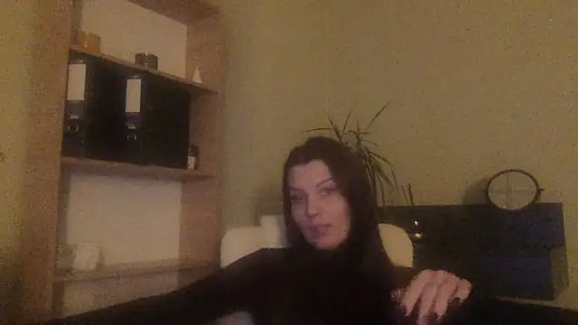 DollyRoma online show from 11.26.25