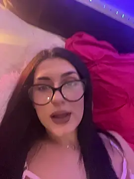 Snapshot of claraseloura chatting on 11.23.25 claraseloura online show from 11.23.25