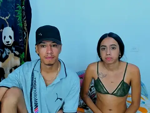 Snapshot of karoll_and_erik chatting on 11.15.25 karoll and erik online show from 11.15.25