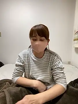 Snapshot of HONMONOHUUHU chatting on 11.28.25 HONMONOHUUHU online show from 11.28.25