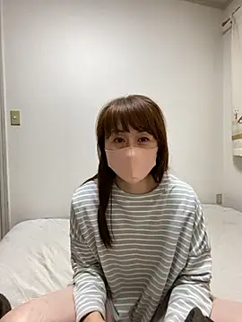 Snapshot of HONMONOHUUHU chatting on 12.04.25 HONMONOHUUHU online show from 12.04.25