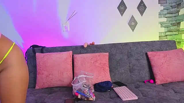 Snapshot of kasandraandsilvii chatting on 12.01.25 kasandraandsilvii online show from 12.01.25