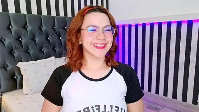 Snapshot of sussiestrawberry chatting on 10.29.25 sussiestrawberry online show from 10.29.25