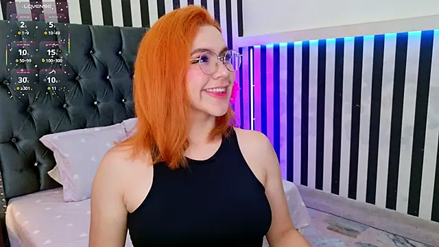 Snapshot of sussiestrawberry chatting on 10.30.25 sussiestrawberry online show from 10.30.25