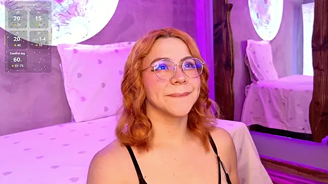 Snapshot of sussiestrawberry chatting on 11.11.25 sussiestrawberry online show from 11.11.25