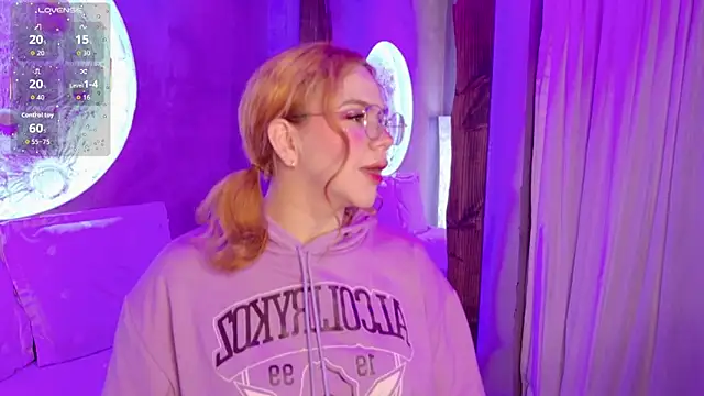 Snapshot of sussiestrawberry chatting on 11.15.25 sussiestrawberry online show from 11.15.25