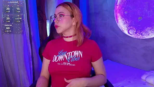 Snapshot of sussiestrawberry chatting on 11.20.25 sussiestrawberry online show from 11.20.25