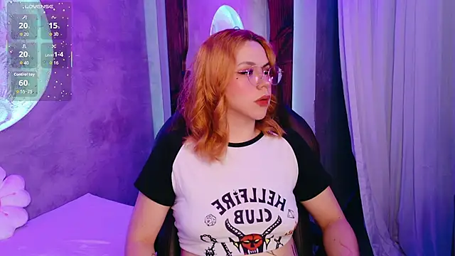 Snapshot of sussiestrawberry chatting on 11.22.25 sussiestrawberry online show from 11.22.25