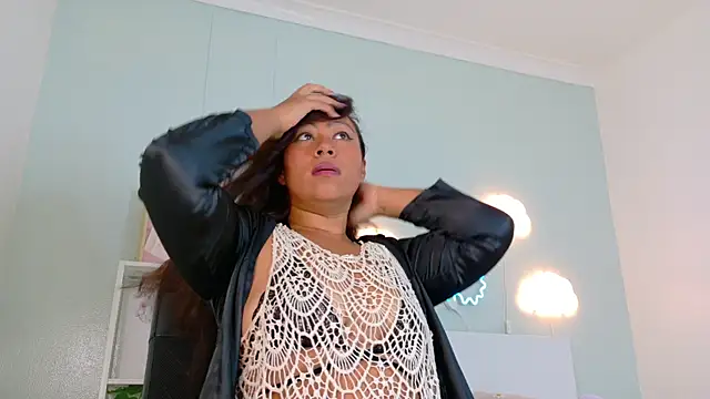 Snapshot of SeleneGibson__ chatting on 11.18.25 SeleneGibson online show from 11.18.25