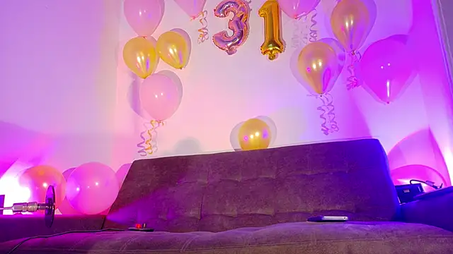 Snapshot of SeleneGibson__ chatting on 12.19.25 SeleneGibson online show from 12.19.25