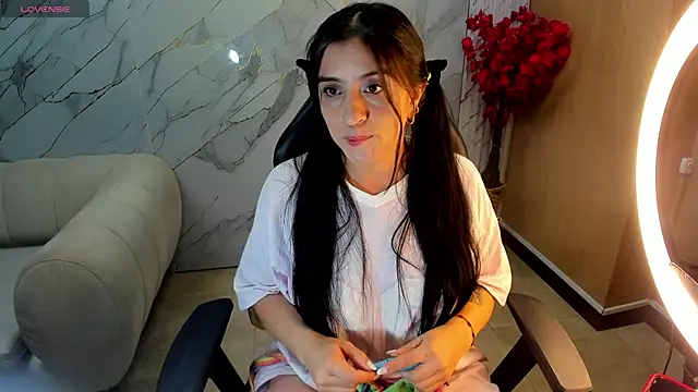 Snapshot of andrea_tasty_tf chatting on 12.17.25 andrea tasty tf online show from 12.17.25