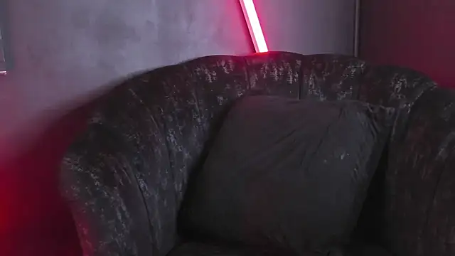 LolaMustaine  online show from 12.18.25