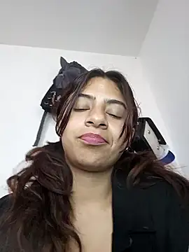 Snapshot of Lunatemptress4 chatting on 04.25.26 Lunatemptress4 online show from 04.25.26