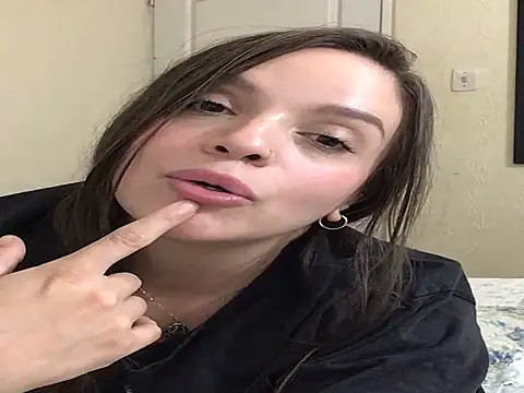 Snapshot of DianneVega chatting on 11.30.25 DianneVega online show from 11.30.25