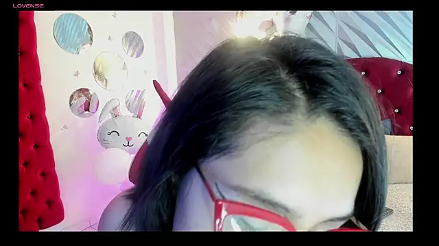 Snapshot of Roxanne_Han chatting on 03.30.26 Roxanne Han online show from 03.30.26