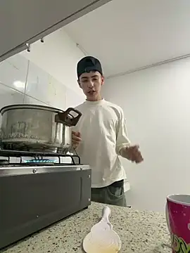 Sebastian Reed online show from 02.04.26