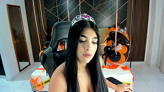 Snapshot of Milu_17 chatting on 10.31.25 Milu 17 online show from 10.31.25