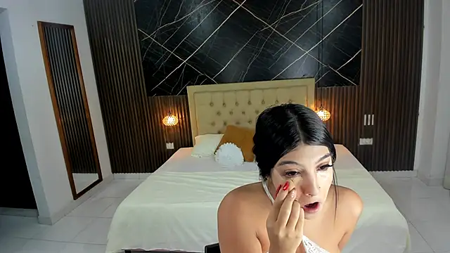 Snapshot of Milu_17 chatting on 11.20.25 Milu 17 online show from 11.20.25