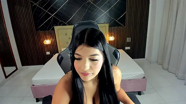 Snapshot of Milu_17 chatting on 11.26.25 Milu 17 online show from 11.26.25