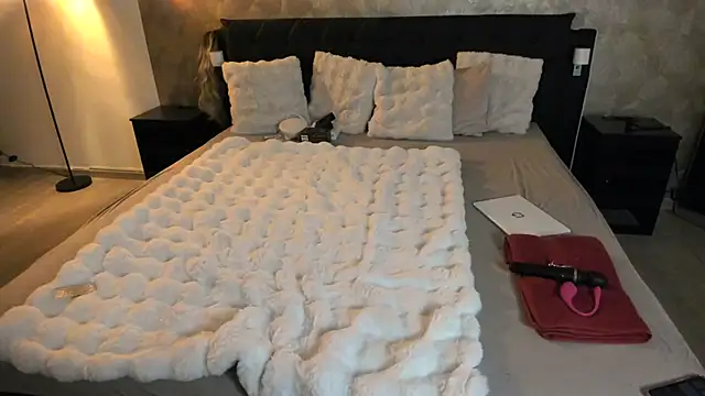 Amanda-JewelzX online show from 11.13.25