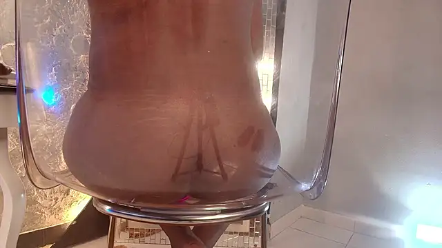 Snapshot of NaomiQueents chatting on 11.01.25 NaomiQueents online show from 11.01.25