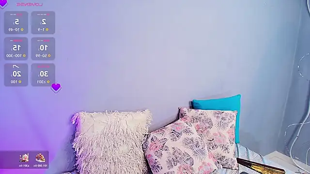 Snapshot of NaomiQueents chatting on 11.27.25 NaomiQueents online show from 11.27.25