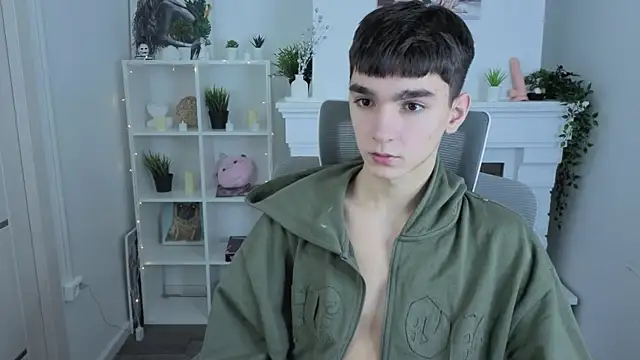 Snapshot of YamiTwink chatting on 11.30.25 YamiTwink online show from 11.30.25