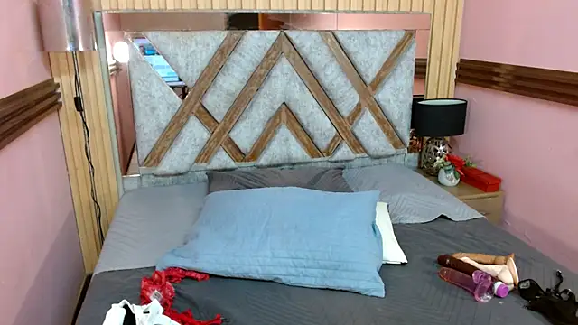 Snapshot of Emma_Kiut_ chatting on 12.01.25 Emma Kiut online show from 12.01.25