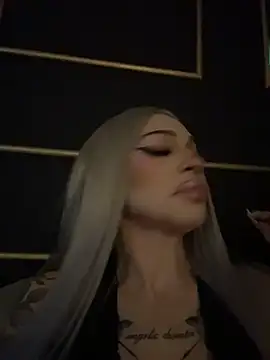 Snapshot of NovaPearl chatting on 11.19.25 NovaPearl online show from 11.19.25