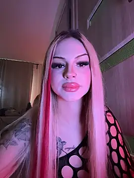 Snapshot of NovaPearl chatting on 12.15.25 NovaPearl online show from 12.15.25