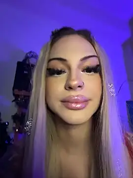 Snapshot of NovaPearl chatting on 12.19.25 NovaPearl online show from 12.19.25