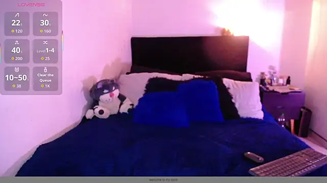 Snapshot of SharonSalazar chatting on 11.14.25 SharonSalazar online show from 11.14.25