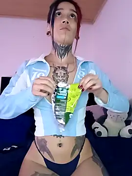 Snapshot of SharonSalazar chatting on 11.19.25 SharonSalazar online show from 11.19.25