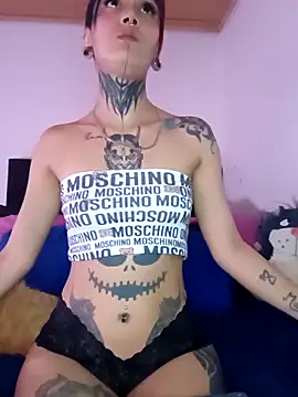 Snapshot of SharonSalazar chatting on 11.20.25 SharonSalazar online show from 11.20.25