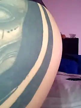 Snapshot of SharonSalazar chatting on 11.29.25 SharonSalazar online show from 11.29.25