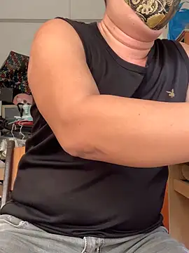 Snapshot of LUOKEKE chatting on 10.27.25 LUOKEKE online show from 10.27.25