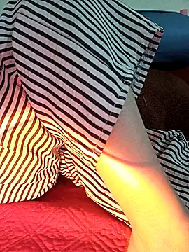 Snapshot of Cherry_Le02 chatting on 11.22.25 Cherry Le02 online show from 11.22.25