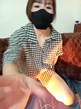 Snapshot of Cherry_Le02 chatting on 12.05.25 Cherry Le02 online show from 12.05.25