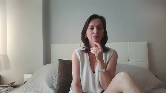 Snapshot of ArianaStarr chatting on 04.21.26 ArianaStarr online show from 04.21.26