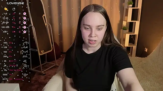 Snapshot of LunaDreeam chatting on 11.04.25 LunaDreeam online show from 11.04.25