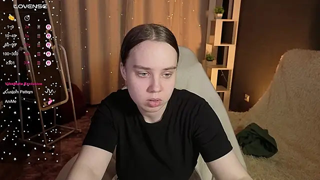 Snapshot of LunaDreeam chatting on 11.05.25 LunaDreeam online show from 11.05.25