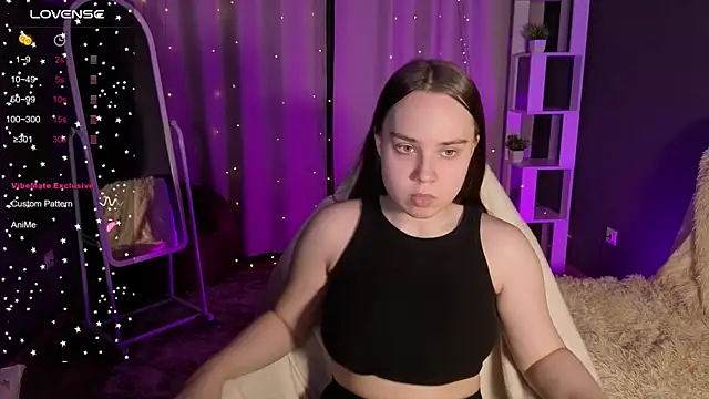 Snapshot of LunaDreeam chatting on 11.08.25 LunaDreeam online show from 11.08.25