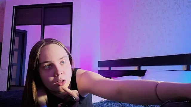 Snapshot of LunaDreeam chatting on 11.11.25 LunaDreeam online show from 11.11.25