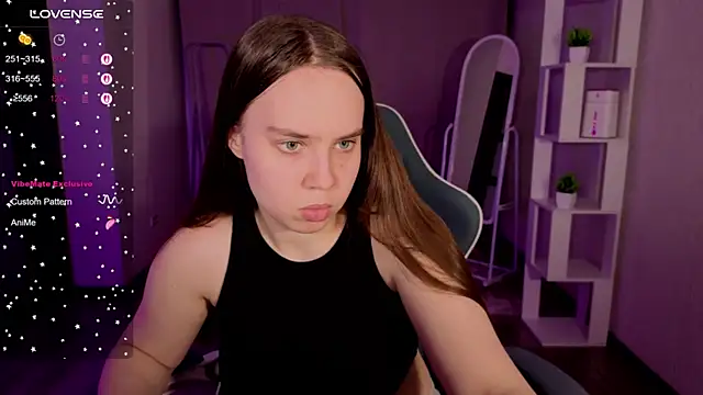 Snapshot of LunaDreeam chatting on 11.12.25 LunaDreeam online show from 11.12.25