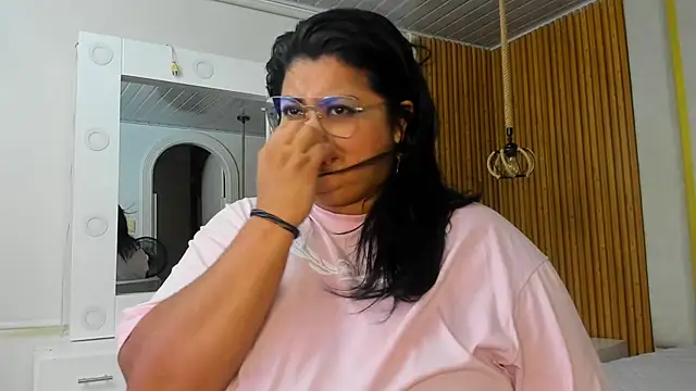 Hanna curvy  online show from 11.16.25