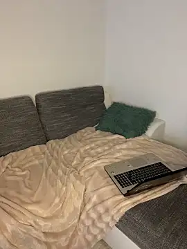 EllaMoonlight online show from 12.17.25