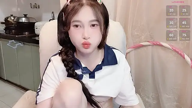 Snapshot of anna-888- chatting on 11.11.25 anna-888- online show from 11.11.25