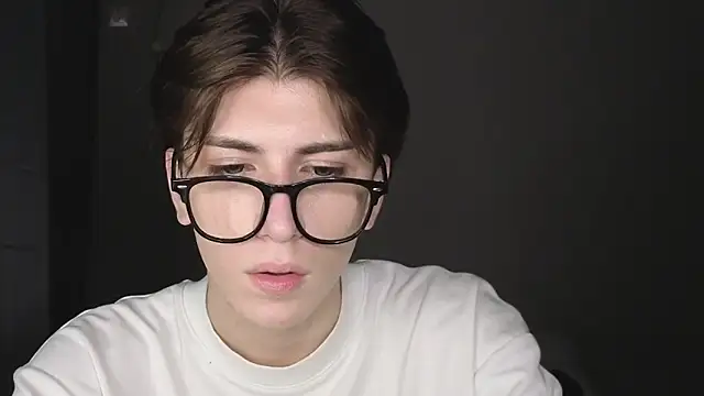 Oliver star boy  online show from 10.26.25