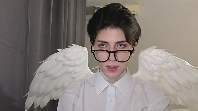 Oliver star boy  online show from 10.30.25